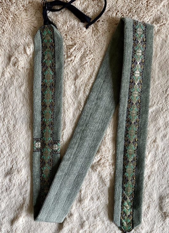 Arion Straps - for lutes, guitars / Instrumentengurt: 116 x 5.6 cm, pastel green / gold pale green on black