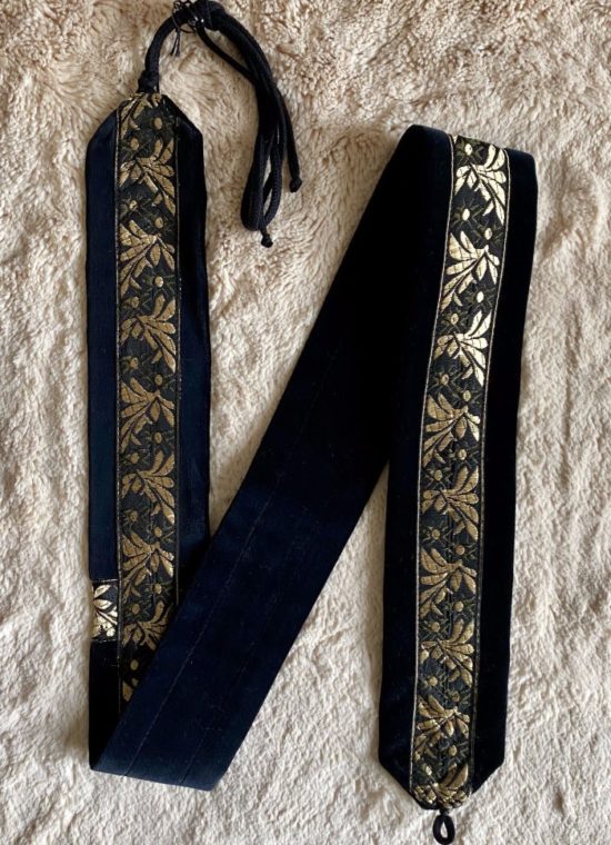 Arion Straps - for lutes, guitars / Instrumentengurt: 99 x 5.7 cm, black / dark olive green flowers and gold leafs