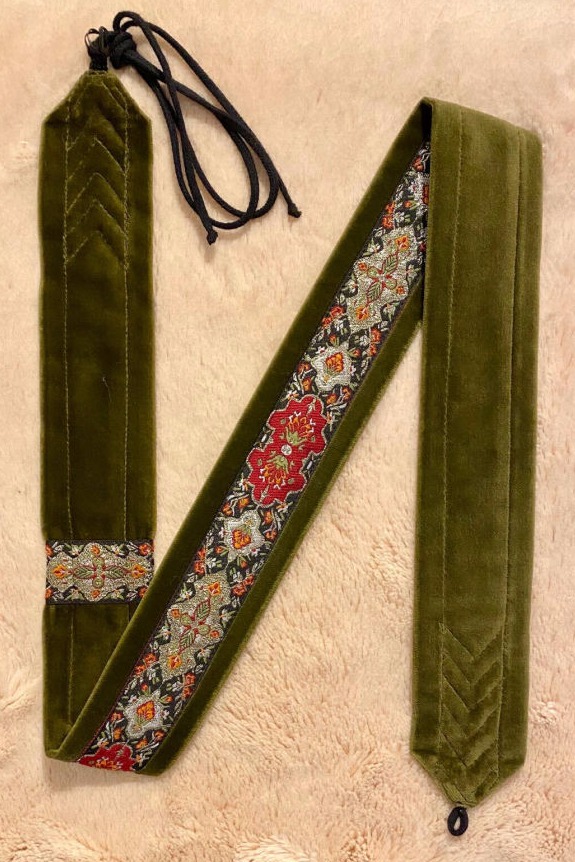 81fa680c-11ac-4d76-8a95-7f5553108580-696x896