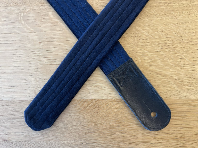 Strap blue v